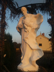 figura św. Józefa przed klasztorem w Zwoli