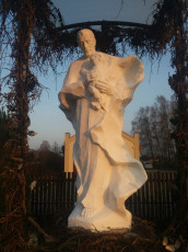 figura św. Józefa przed klasztorem w Zwoli